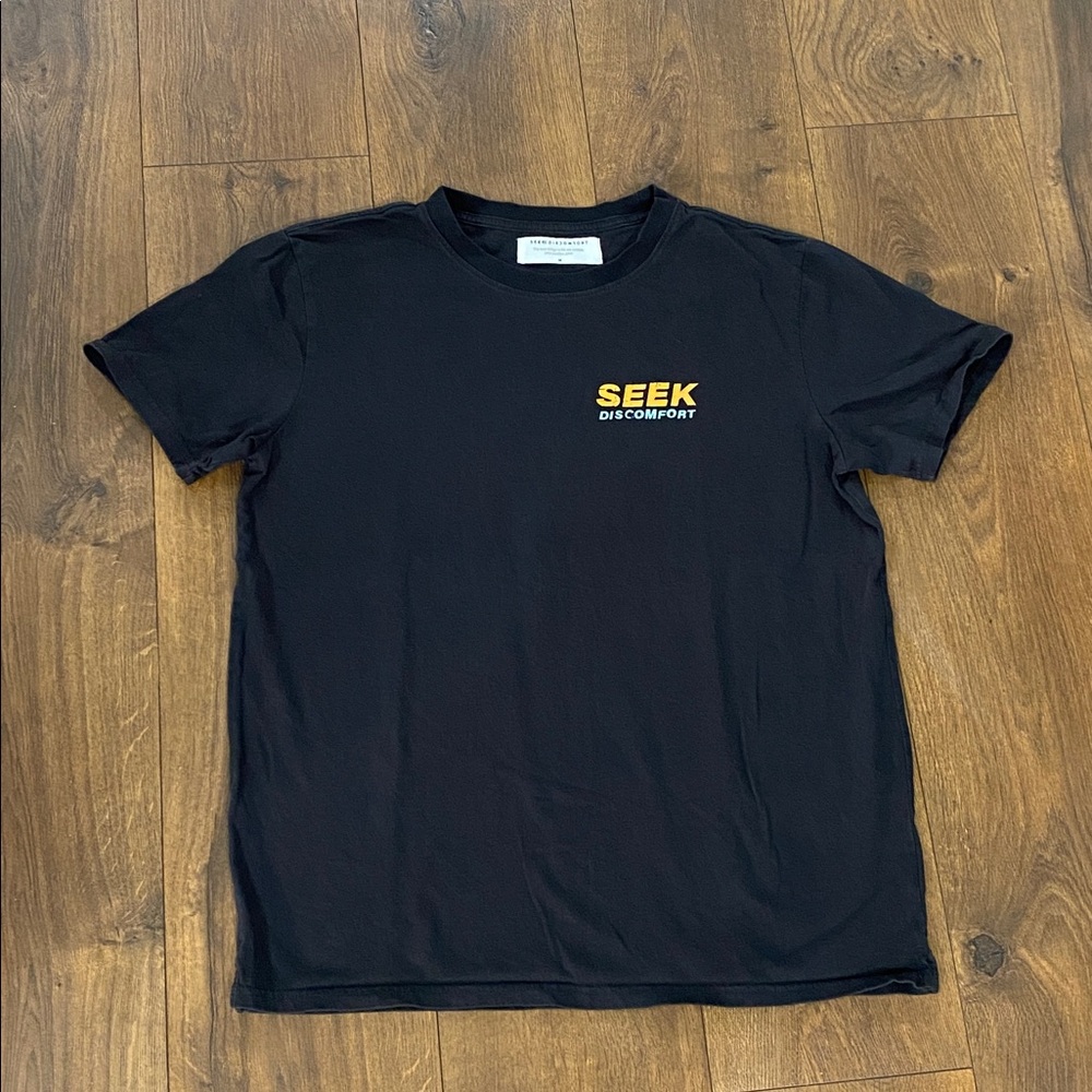 Seek Discomfort Colorful Mountain Logo T Shirt size Medium